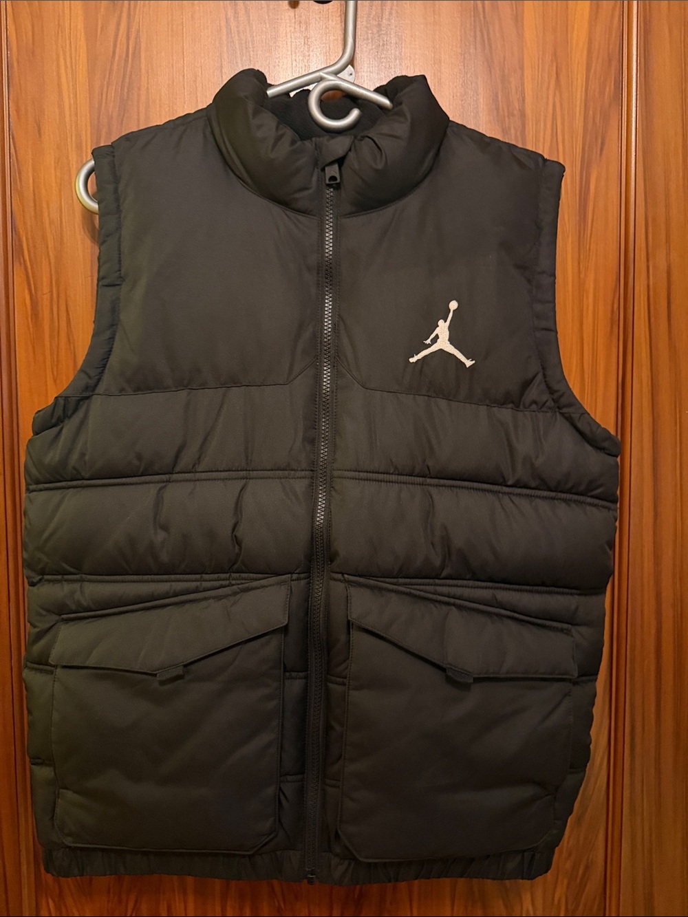 Jordan boys size xl Black Puffer Vest with White logo on front.